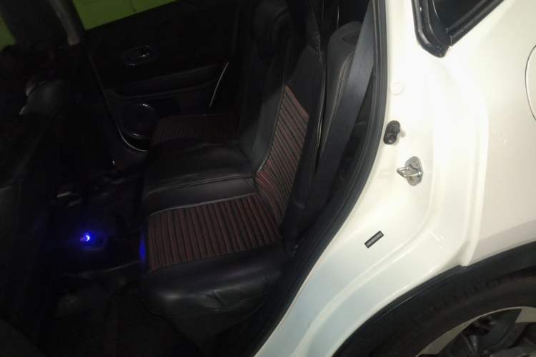 Used Honda Vezel 2015 1.8L CVT 2WD Luxury Model Interior 4