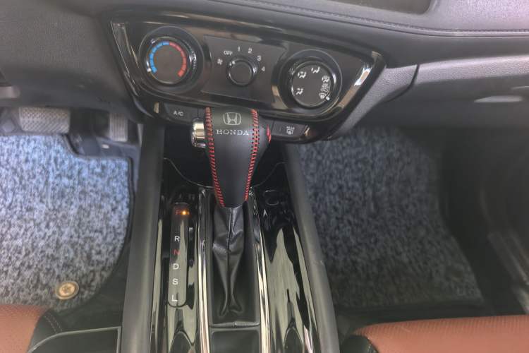 Used Honda Vezel 2015 1.5L CVT two-wheel drive Comfort trim Interior 5