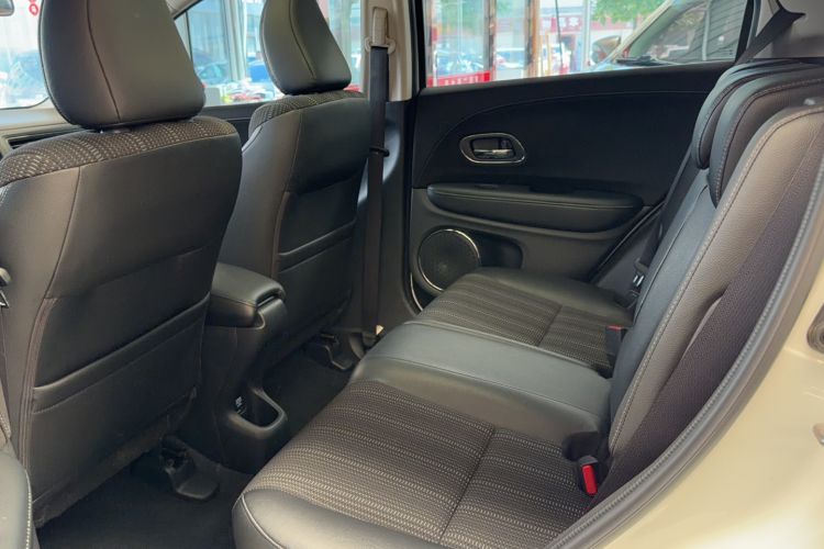 Used Honda Vezel 2015 1.8L CVT 2WD Luxury Model Interior 5