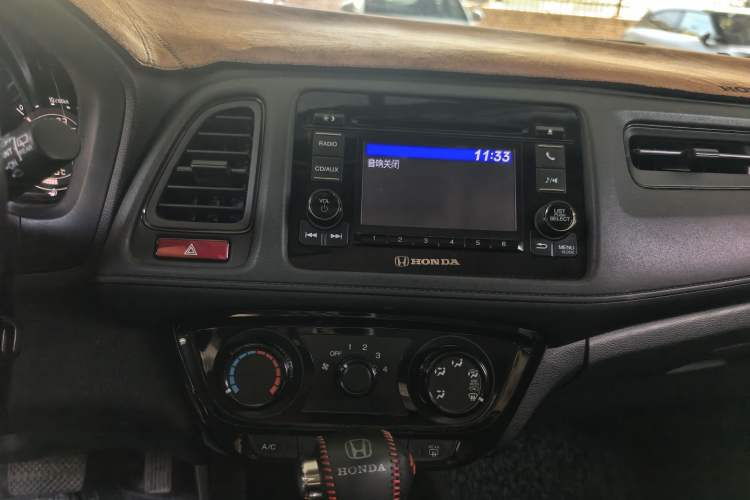 Used Honda Vezel 2015 1.5L CVT two-wheel drive Comfort trim Interior 6