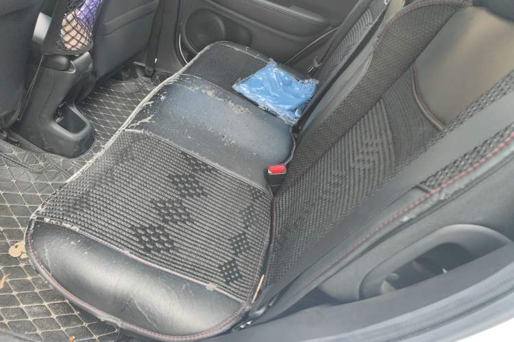Used Honda Vezel 2015 1.5L manual two-wheel drive Comfort trim level Left Rear Seat
