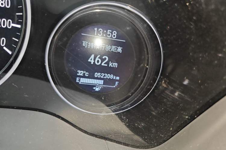 Used Honda Vezel 2015 1.8L CVT 2WD Luxury Model Odometer Close Up