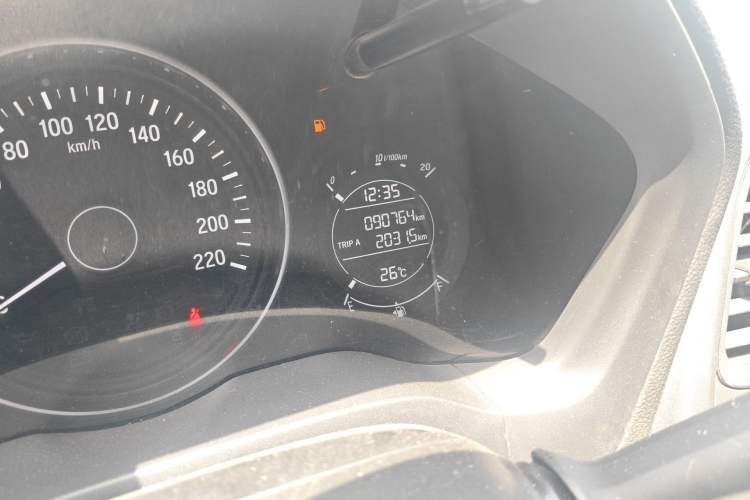 Used Honda Vezel 2015 1.5L CVT two-wheel drive Comfort trim Odometer Close Up