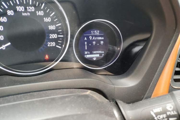 Used Honda Vezel 2015 1.8L CVT 2WD Luxury Model Odometer Close Up