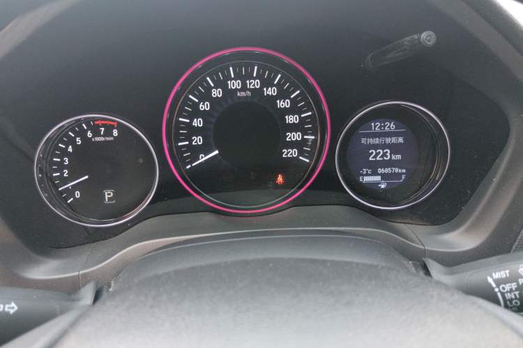 Used Honda Vezel 2015 1.8L CVT 2WD Luxury Model Odometer Close Up