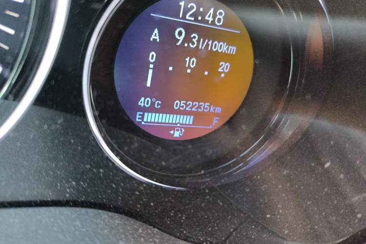 Used Honda Vezel 2015 1.8L CVT 2WD Luxury Model Odometer Close Up