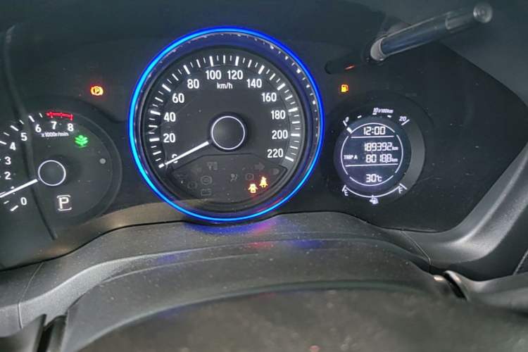Used Honda Vezel 2015 1.5L CVT two-wheel drive Comfort trim Odometer Close Up