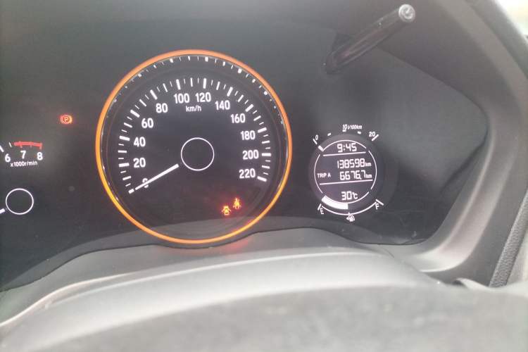 Used Honda Vezel 2015 1.8L Manual Two-Wheel Drive Elite Version Odometer Close Up