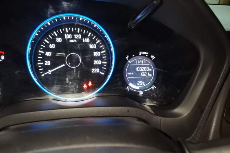Used Honda Vezel 2015 1.5L CVT two-wheel drive Comfort trim Odometer Close Up