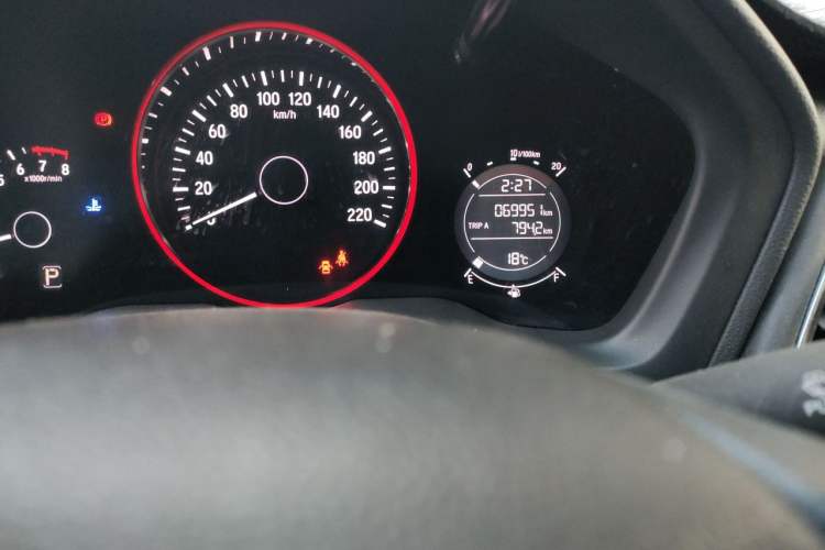 Used Honda Vezel 2015 1.5L CVT two-wheel drive Comfort trim Odometer Close Up
