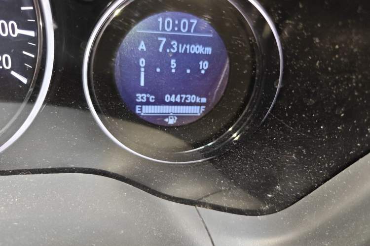 Used Honda Vezel 2015 1.8L CVT 2WD Luxury Model Odometer Close Up