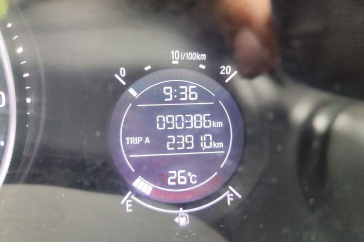 Used Honda Vezel 2015 1.5L CVT two-wheel drive Comfort trim Odometer Close Up