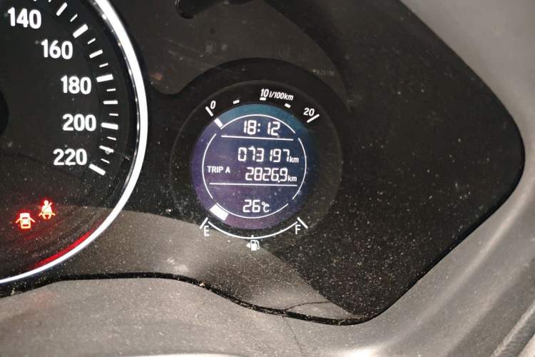 Used Honda Vezel 2015 1.5L CVT two-wheel drive Comfort trim Odometer Close Up