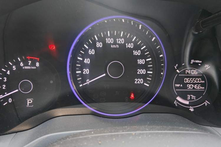 Used Honda Vezel 2015 1.5L CVT two-wheel drive Comfort trim Odometer Close Up
