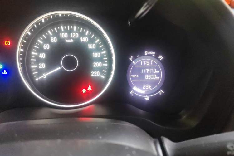 Used Honda Vezel 2015 1.5L CVT two-wheel drive Comfort trim Odometer Close Up