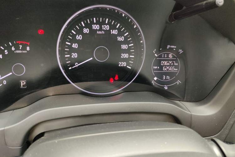 Used Honda Vezel 2015 1.8L CVT 2WD Elite Model Odometer Close Up