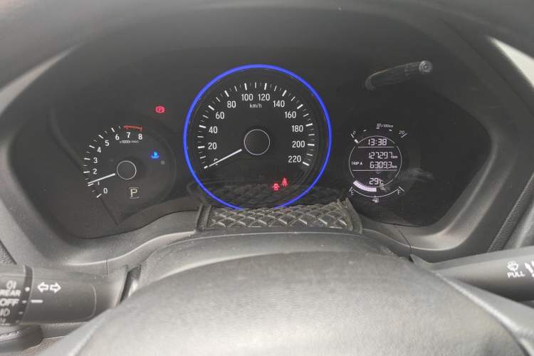 Used Honda Vezel 2015 1.5L CVT two-wheel drive Comfort trim Odometer Close Up