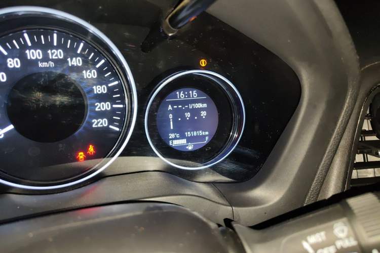 Used Honda Vezel 2015 1.8L CVT 2WD Luxury Model Odometer Close Up