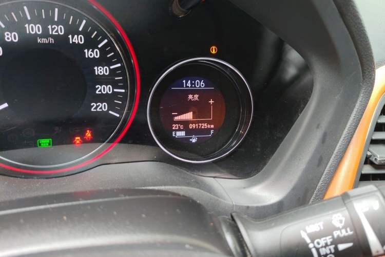 Used Honda Vezel 2015 1.8L CVT 2WD Luxury Model Odometer Close Up