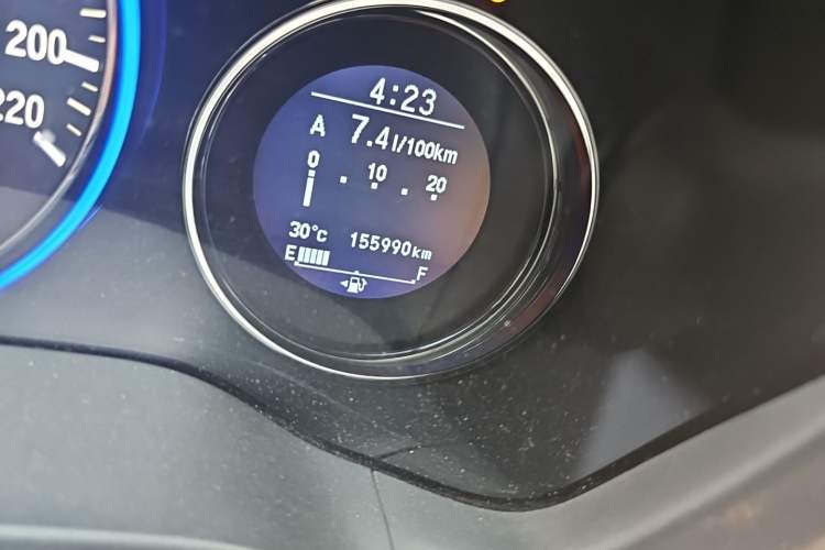 Used Honda Vezel 2015 1.8L CVT 2WD Luxury Model Odometer Close Up