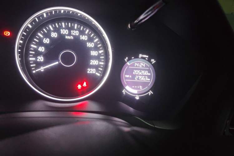 Used Honda Vezel 2015 1.5L CVT two-wheel drive Comfort trim Odometer Close Up