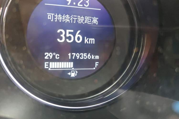 Used Honda Vezel 2015 1.8L CVT 2WD Luxury Model Odometer Close Up