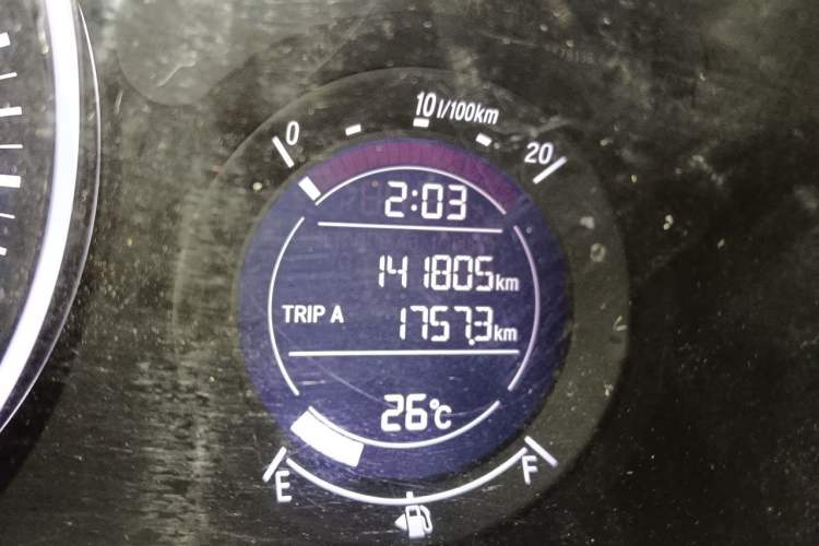 Used Honda Vezel 2015 1.5L CVT two-wheel drive Comfort trim Odometer Close Up