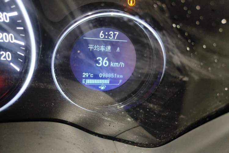 Used Honda Vezel 2015 1.8L CVT 2WD Luxury Model Odometer Close Up