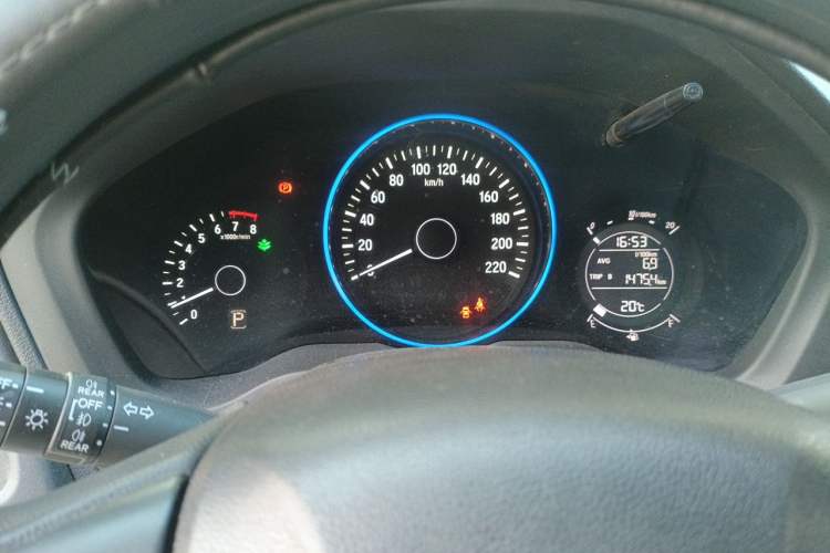 Used Honda Vezel 2015 1.5L CVT two-wheel drive Comfort trim Odometer Close Up