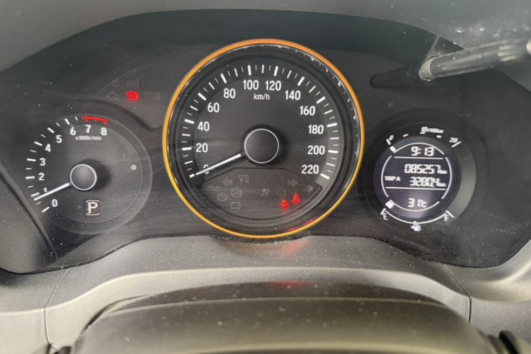 Used Honda Vezel 2015 1.5L CVT two-wheel drive Comfort trim Odometer Close Up