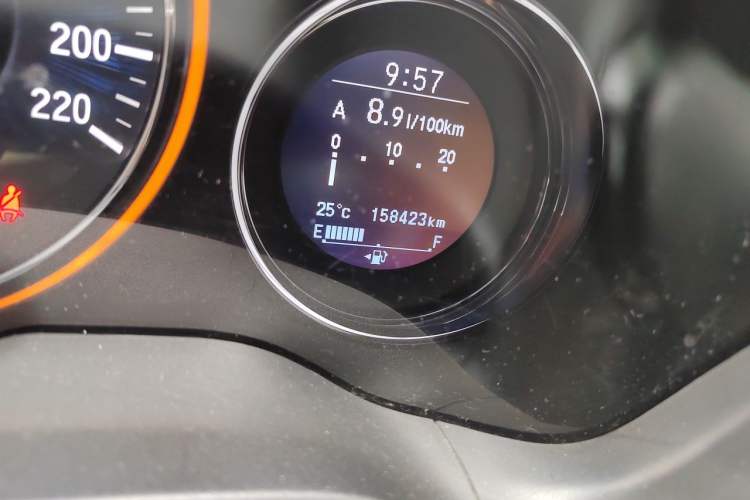 Used Honda Vezel 2015 1.8L CVT 2WD Luxury Model Odometer Close Up