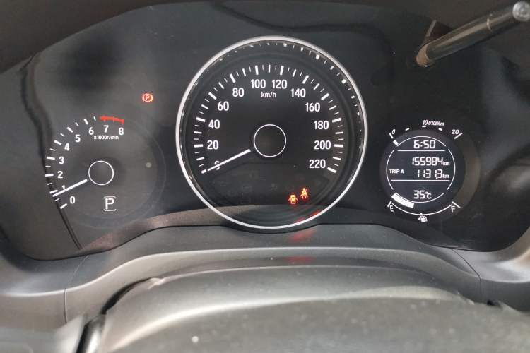 Used Honda Vezel 2015 1.5L CVT two-wheel drive Comfort trim Odometer Close Up
