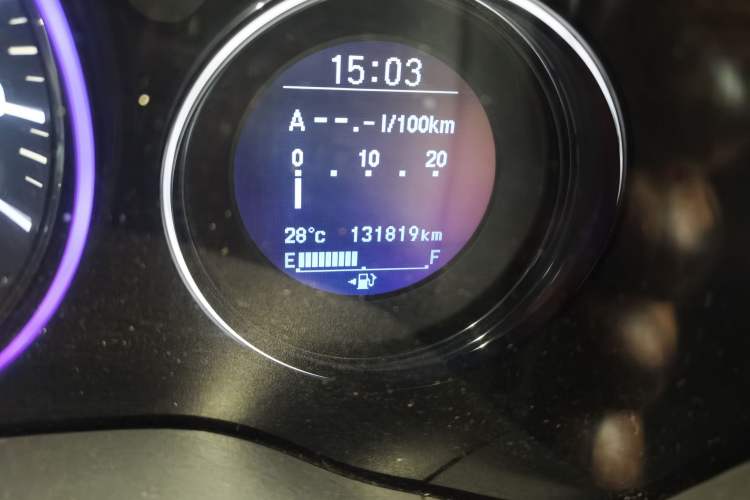 Used Honda Vezel 2015 1.8L CVT 2WD Luxury Model Odometer Close Up