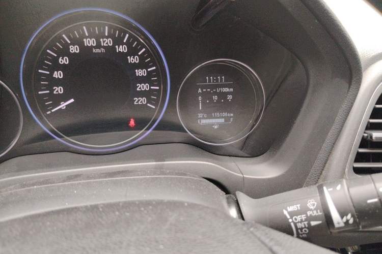 Used Honda Vezel 2015 1.8L CVT 2WD Luxury Model Odometer Close Up