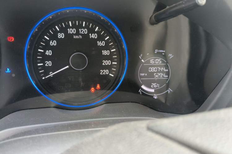 Used Honda Vezel 2015 1.5L CVT two-wheel drive Comfort trim Odometer Close Up