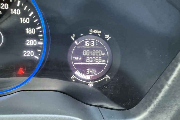 Used Honda Vezel 2015 1.5L CVT two-wheel drive Comfort trim Odometer Close Up