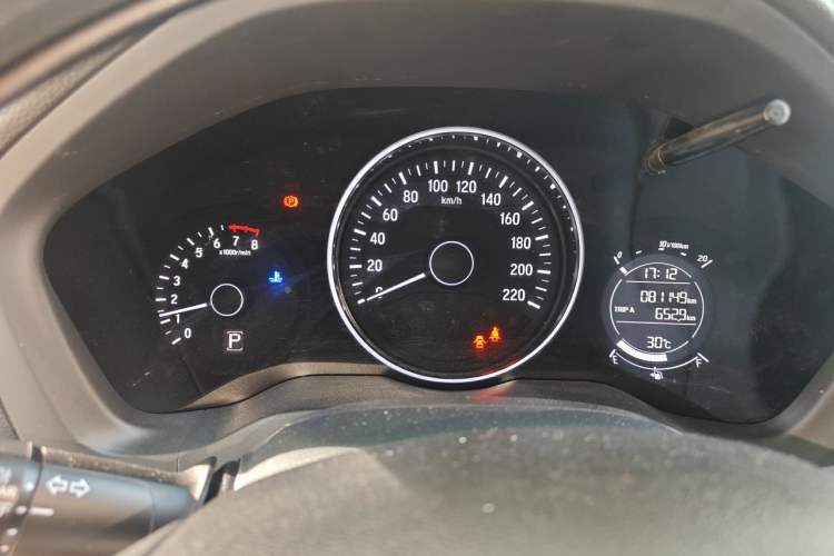 Used Honda Vezel 2015 1.5L CVT two-wheel drive Comfort trim Odometer Close Up