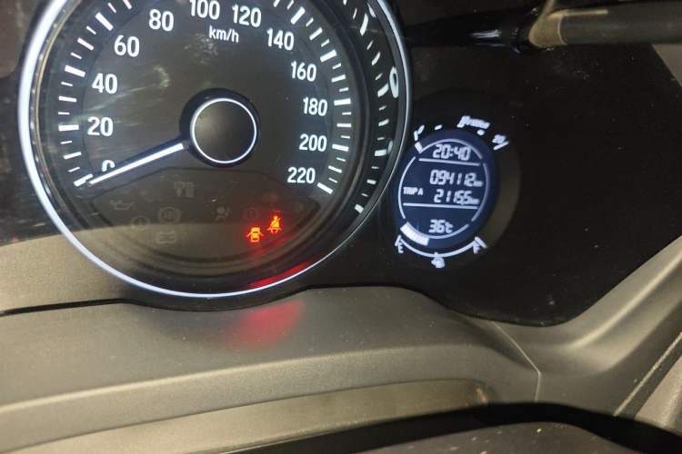 Used Honda Vezel 2015 1.5L CVT two-wheel drive Comfort trim Odometer Close Up