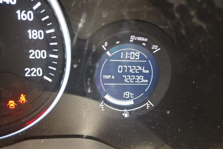 Used Honda Vezel 2015 1.8L CVT 2WD Elite Model Odometer Close Up