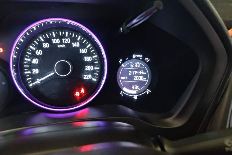 Used Honda Vezel 2015 1.5L CVT two-wheel drive Comfort trim Odometer Close Up