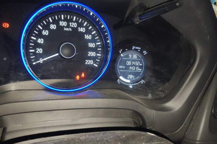 Used Honda Vezel 2015 1.5L CVT two-wheel drive Comfort trim Odometer Close Up
