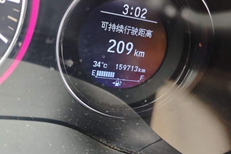 Used Honda Vezel 2015 1.8L CVT 2WD Luxury Model Odometer Close Up