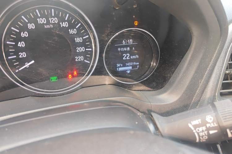 Used Honda Vezel 2015 1.8L CVT 2WD Luxury Model Odometer Close Up