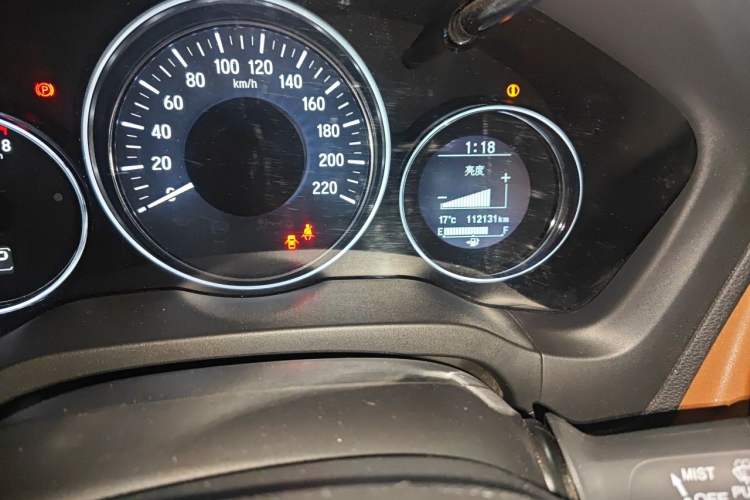 Used Honda Vezel 2015 1.8L CVT 2WD Luxury Model Odometer Close Up