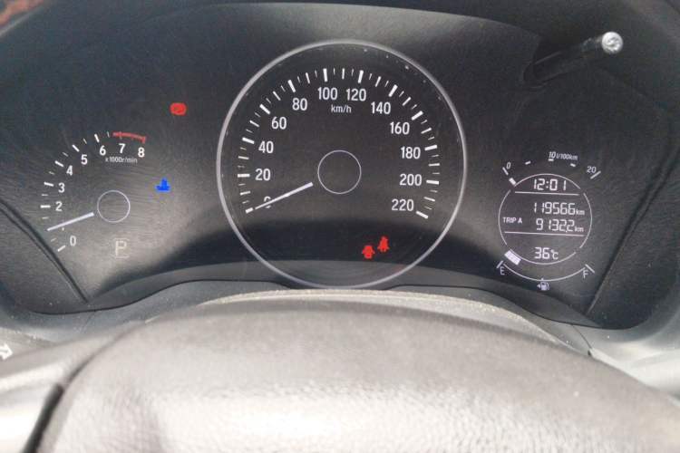 Used Honda Vezel 2015 1.8L CVT 2WD Elite Model Odometer Close Up