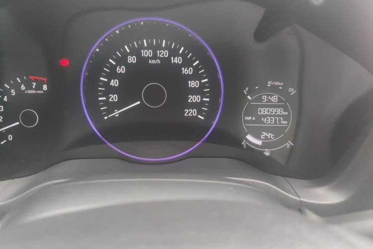 Used Honda Vezel 2015 1.5L manual two-wheel drive Comfort trim level Odometer Close Up