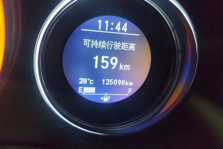 Used Honda Vezel 2015 1.8L CVT 2WD Luxury Model Odometer Close Up