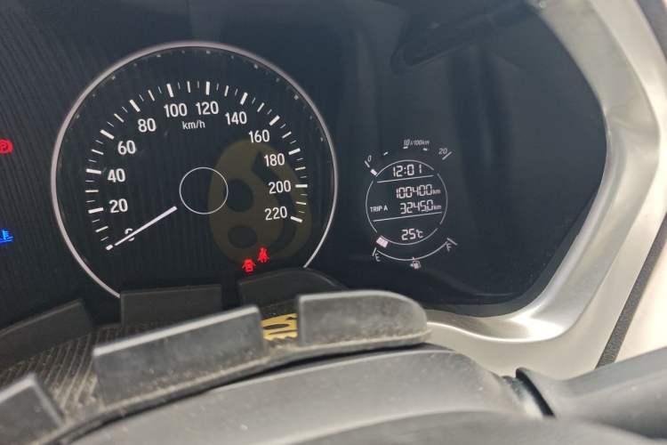 Used Honda Vezel 2015 1.5L CVT two-wheel drive Comfort trim Odometer Close Up