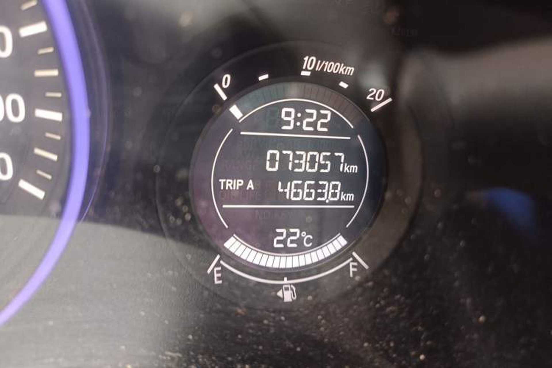 Used Honda Vezel 2015 1.5L CVT two-wheel drive Comfort trim Odometer Close Up