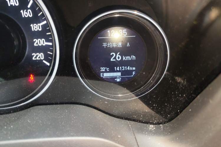 Used Honda Vezel 2015 1.8L CVT 2WD Luxury Model Odometer Close Up
